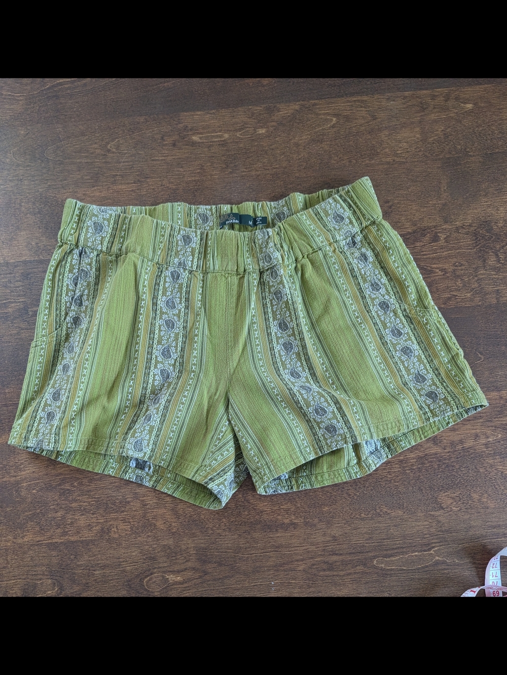 Prana Green Pattern Pull-On Shorts. 3" Inseam. Med